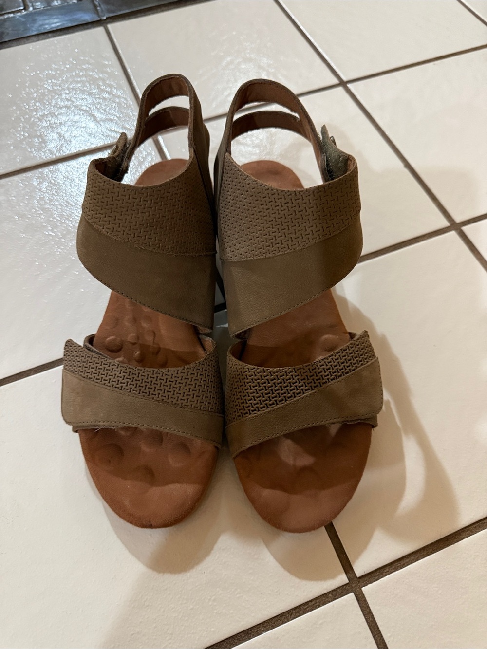Women's sage leather Strappy Comfort Sandals
